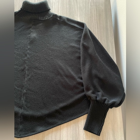 Vintage Lennie for Nina Leonard Turtleneck Sweater - Cropped Style - Size Medium - Picture 10 of 12